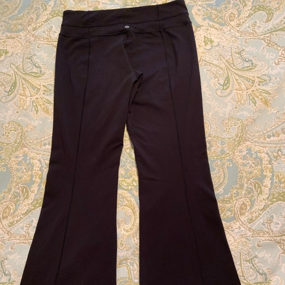 Lululemon flared yoga pant - Picture 3 of 4